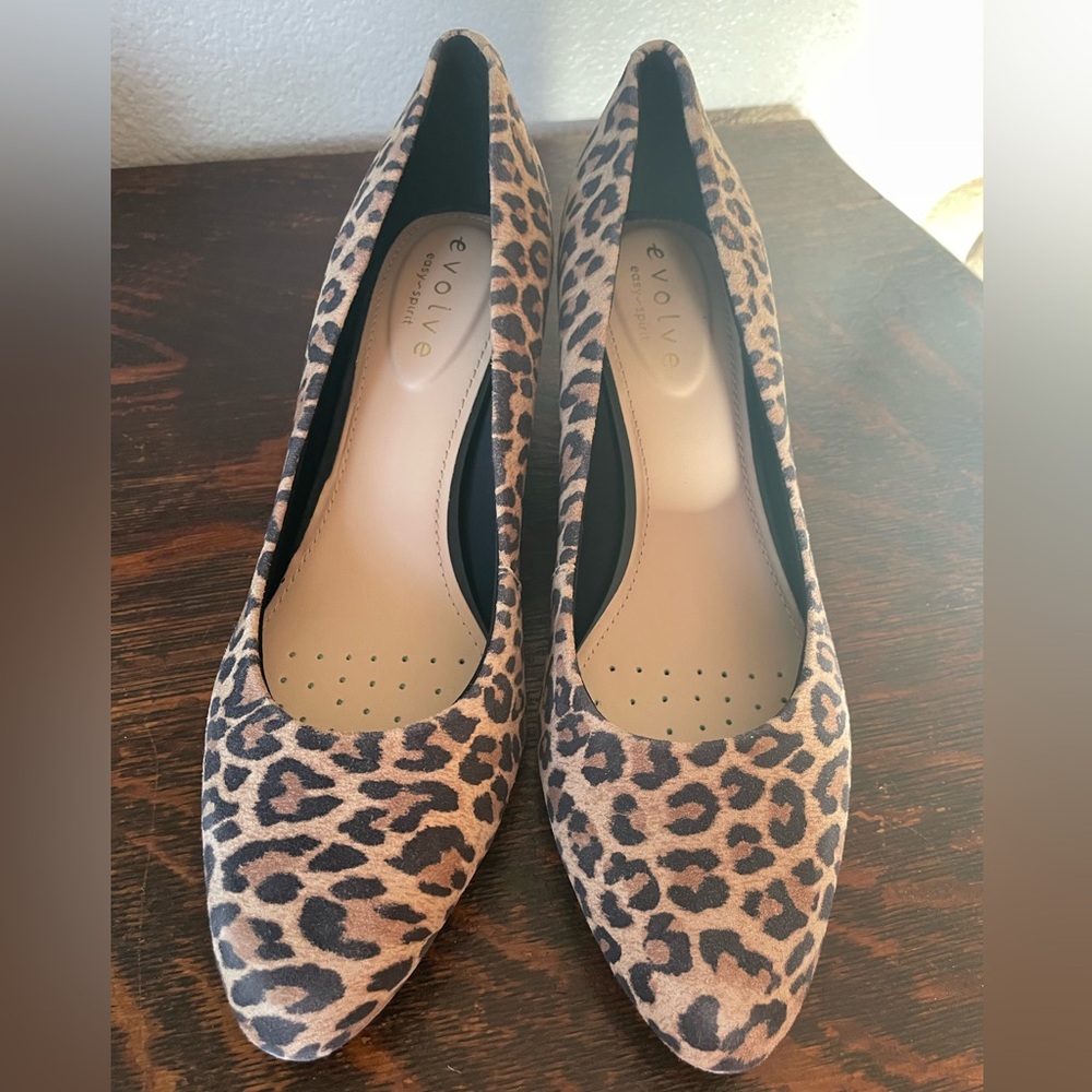 EASY SPIRIT EVOLVE Robin Leopard Print Almond Toe Pumps in Tan and Black 9M
